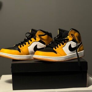 Nike Jordan 1 mid Taxi 10.5